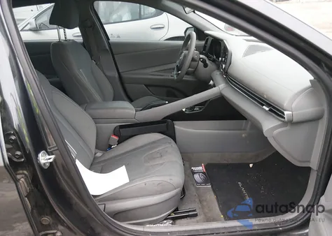 2022 Hyundai Elantra Sel z USA, uszkodzony, nr VIN 5NPLM4AG8NH079142